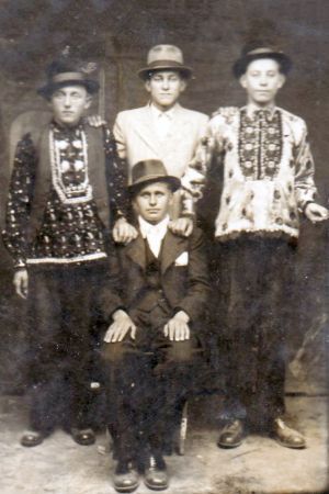 Horvath Mark Ivanovics Jozsef Horvath Mark Szlipcsevics Istvan cca 1940